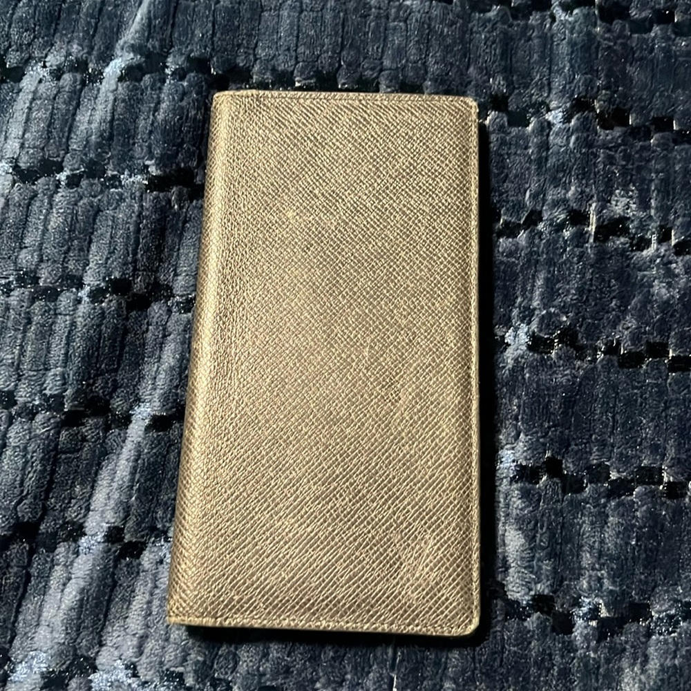 Preowned authentic LV long wallet